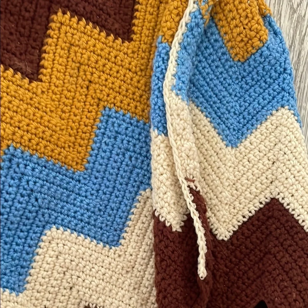 Chevron Pattern Knit Blanket